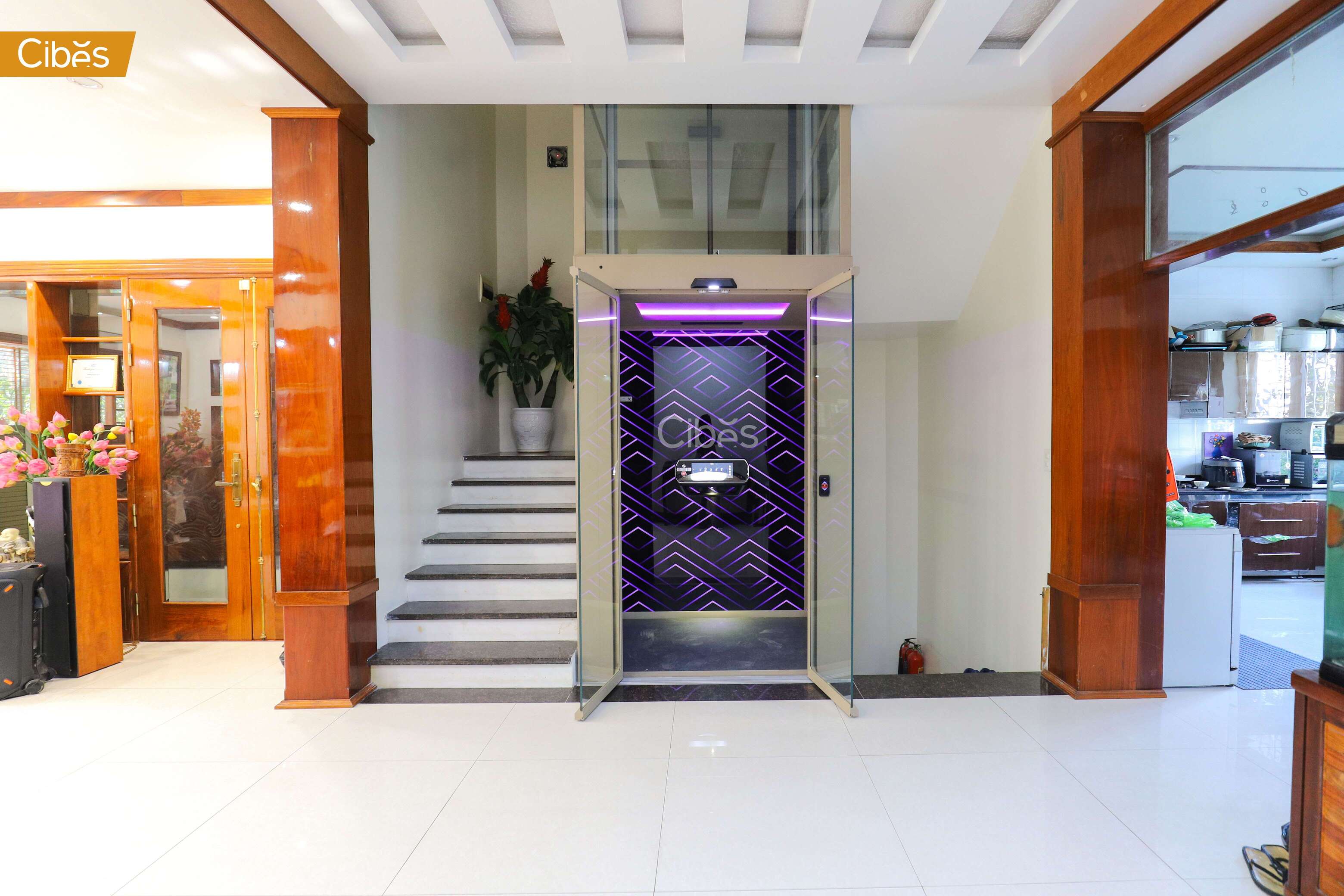 Hải Phòng - V90 Galaxy lắp đặt giữa thang bộ